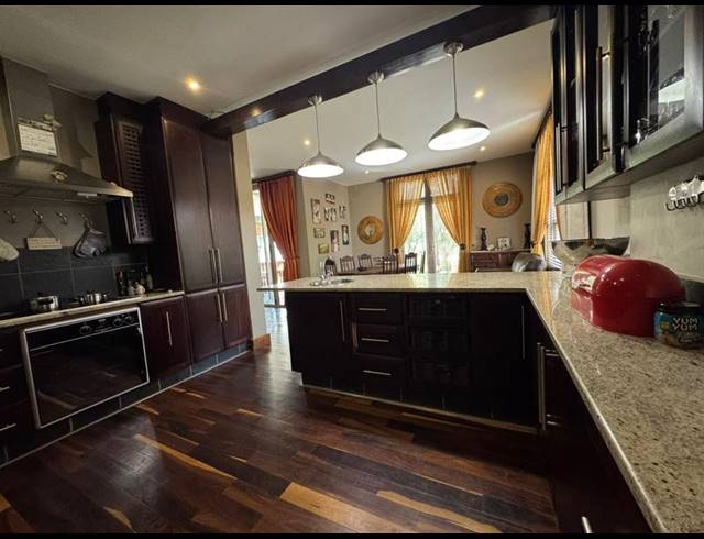 4 BEDROOM TOWNHOUSE FOR SALE IN MIDSTREAM ESTATE